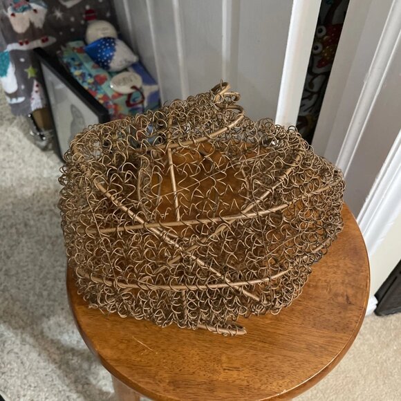 Curly Wire Chicken Egg Basket With Handles - Picture 5 of 6